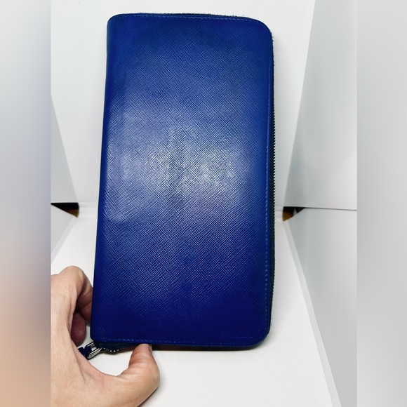 Prada Saffiano Leather Zip Long Wallet Organizer. Unisex